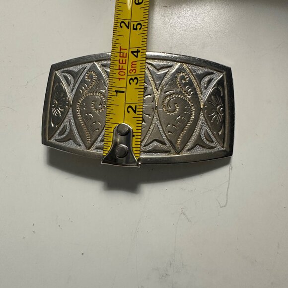 Vintage Unbranded Gold and Silver Tone 2.5 x 1.5” Lightweight Buckle - Picture 4 of 4